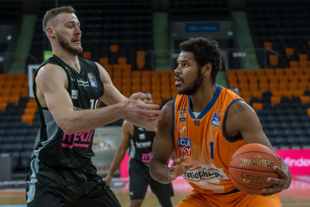 反击更为犀 反击更为犀