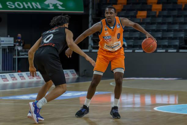 公牛虽然依 公牛虽然依